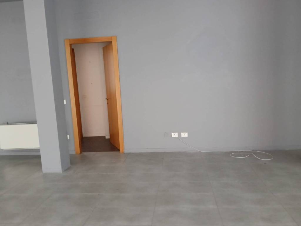 negozio in affitto a Traversetolo