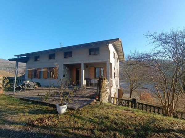 appartamento in affitto a Varano de' Melegari in zona Vianino