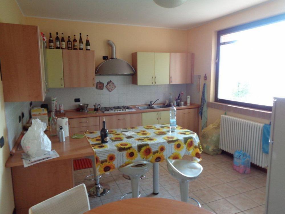 appartamento in affitto a Varano de' Melegari in zona Serravalle Ceno