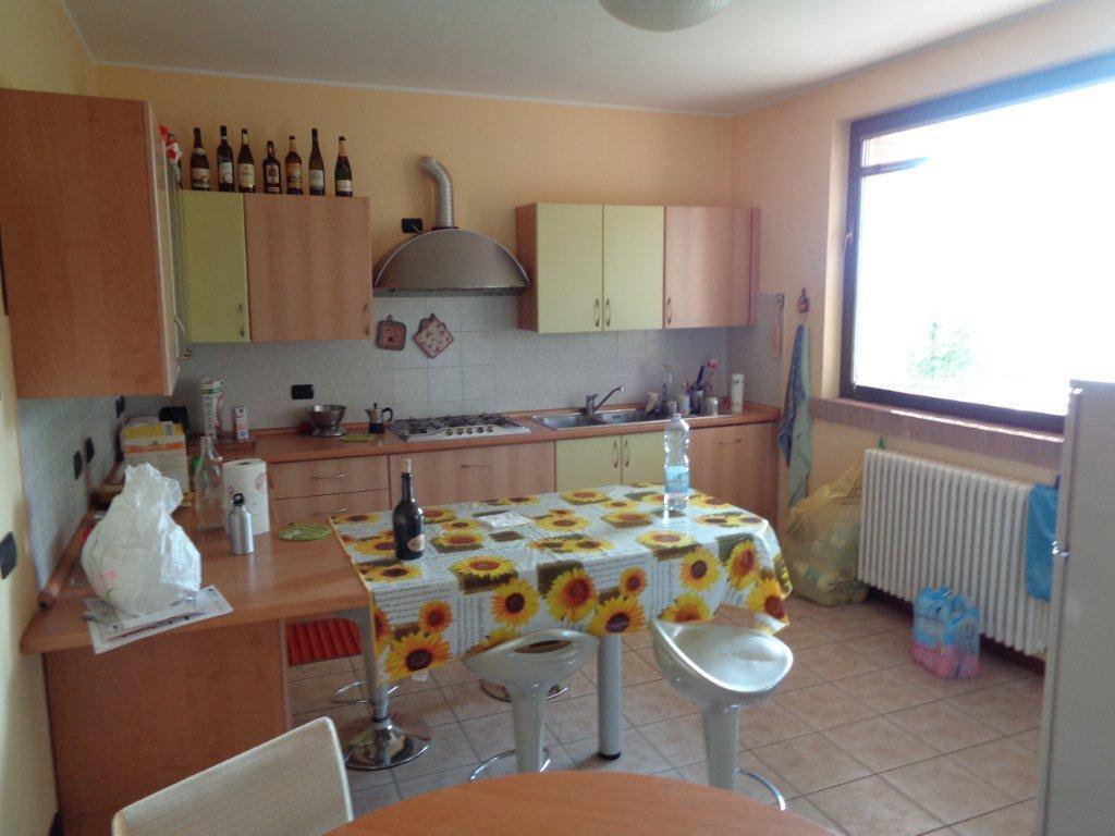 appartamento in affitto a Varano de' Melegari in zona Serravalle Ceno