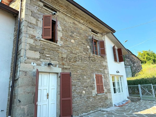 casa indipendente in affitto a Varsi