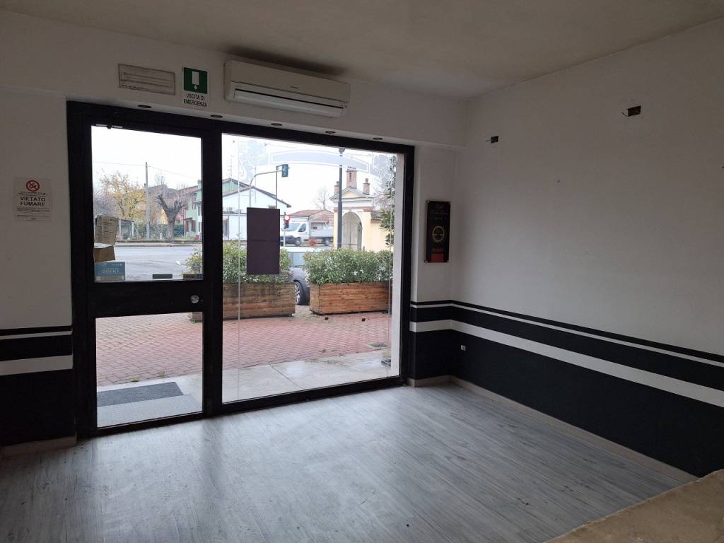 negozio in affitto a Sissa Trecasali in zona Ronco Campo Canneto