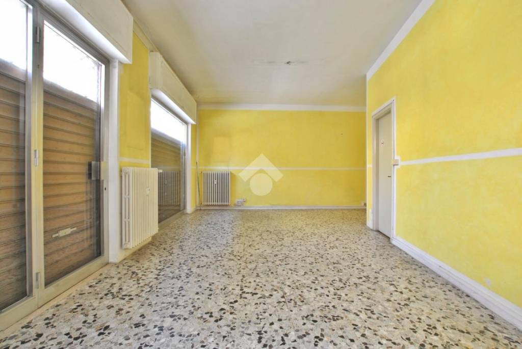 negozio in affitto a Santhià