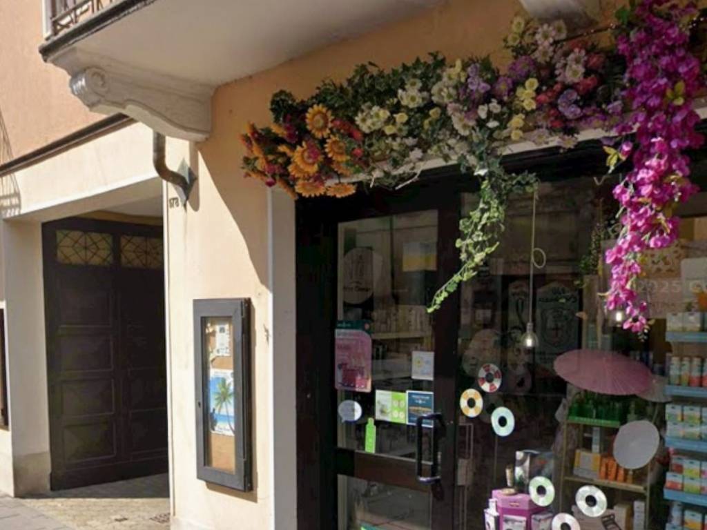 negozio in affitto a Santhià