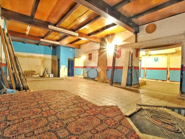 negozio in affitto a Santhià