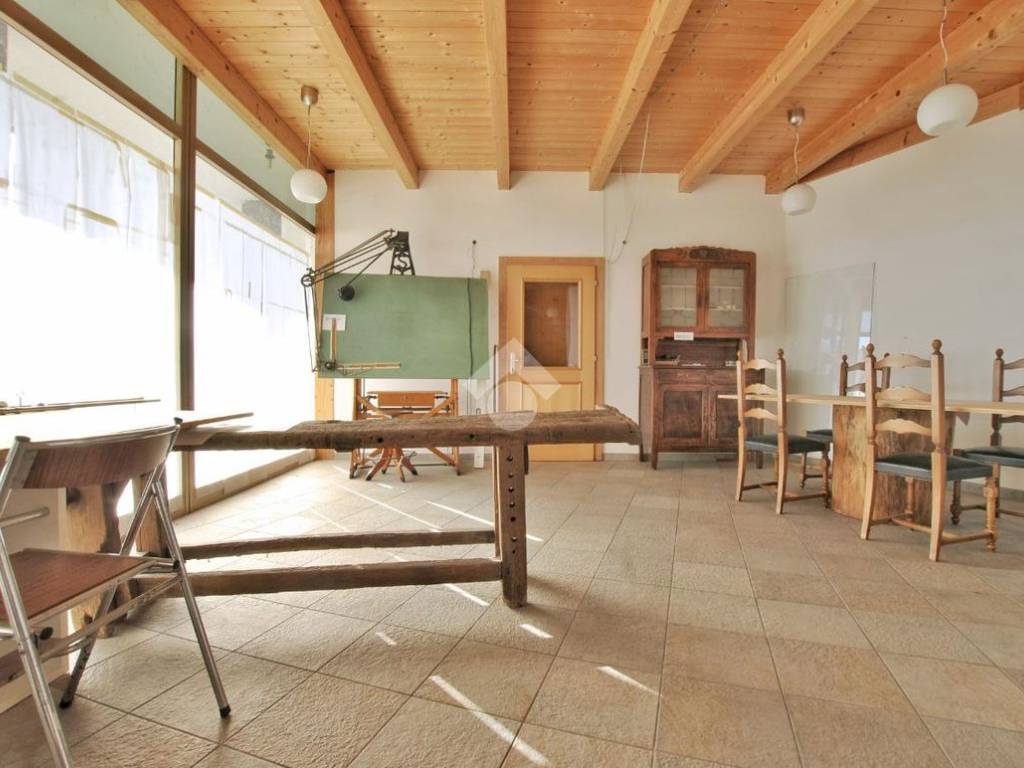 ufficio in affitto a Santhià in zona Bosafarinera Vettignè