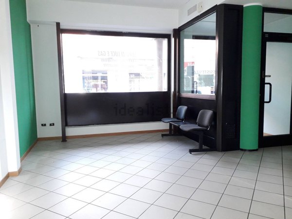 negozio in affitto a Santhià