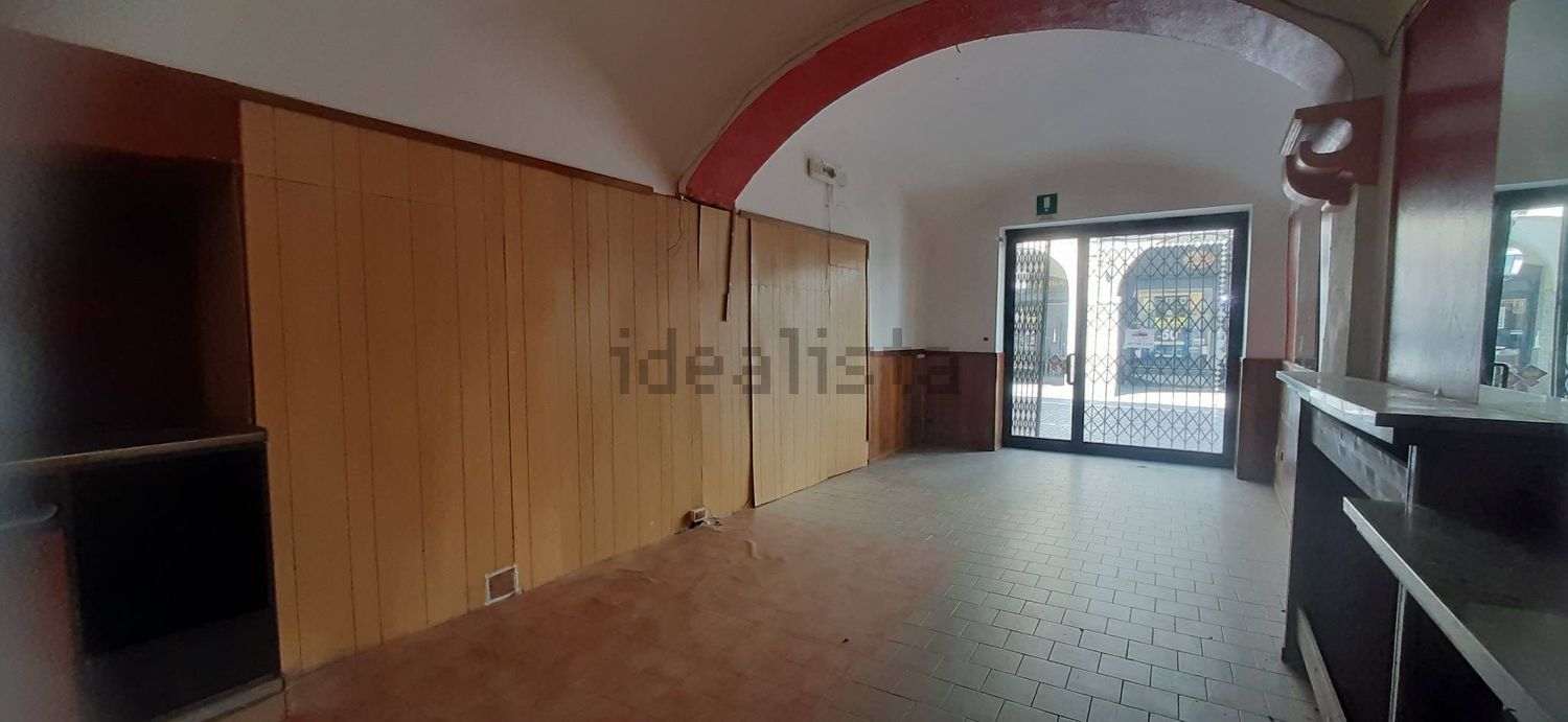 locale commerciale in affitto a Trino