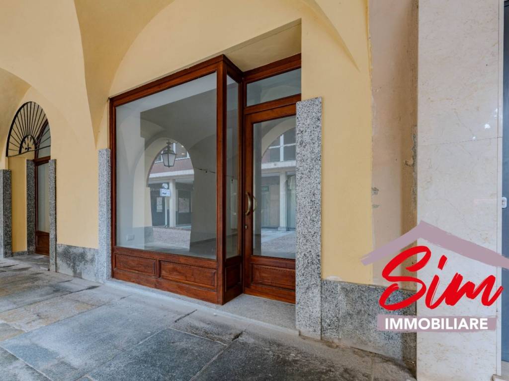 negozio in affitto a Trino