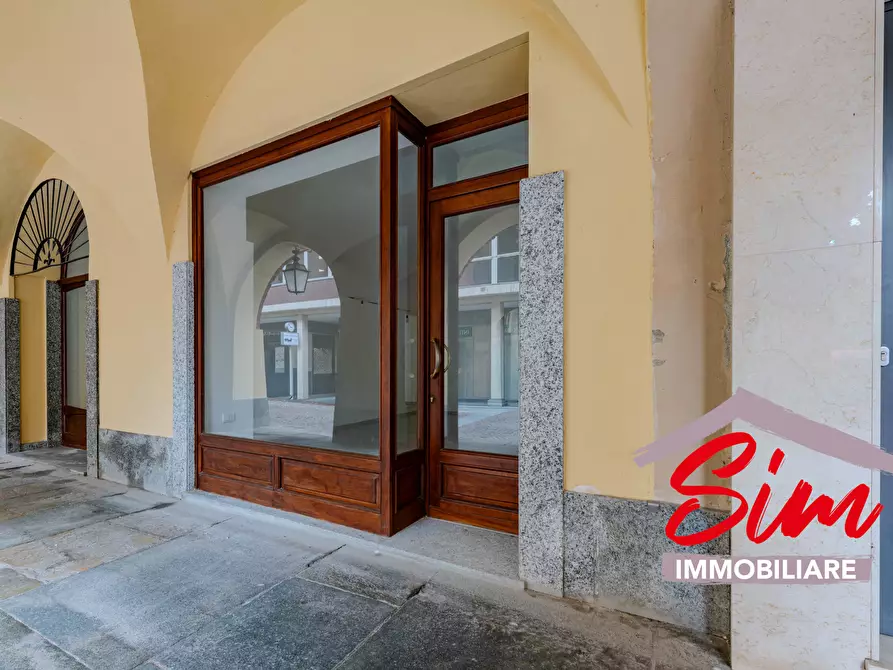 locale commerciale in affitto a Trino