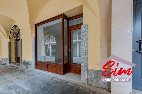 locale commerciale in affitto a Trino