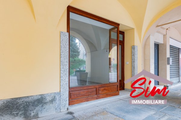 locale commerciale in affitto a Trino