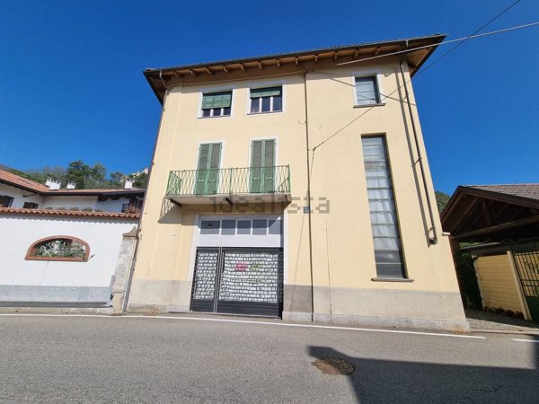 locale commerciale in affitto a Varallo