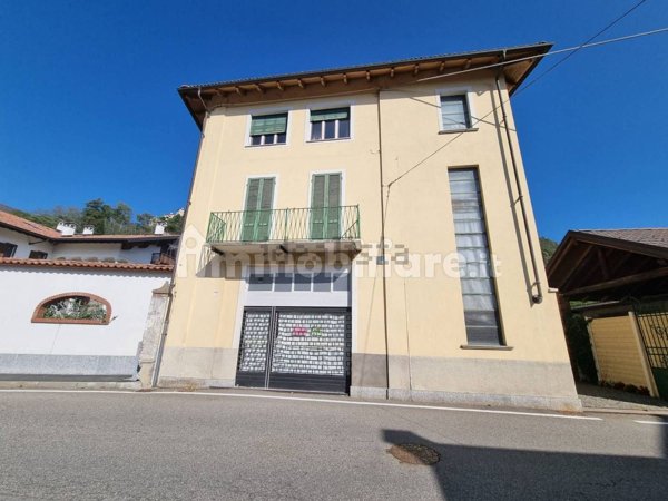 locale commerciale in affitto a Varallo in zona Crevola