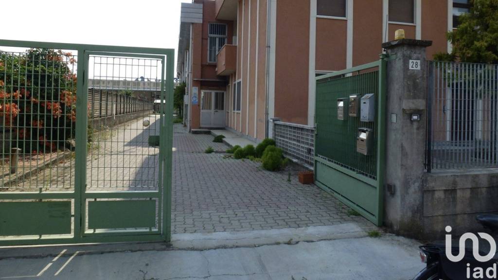 locale commerciale in affitto a Vercelli
