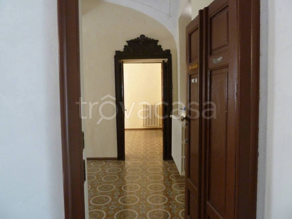 negozio in affitto a Vercelli in zona Centro Città