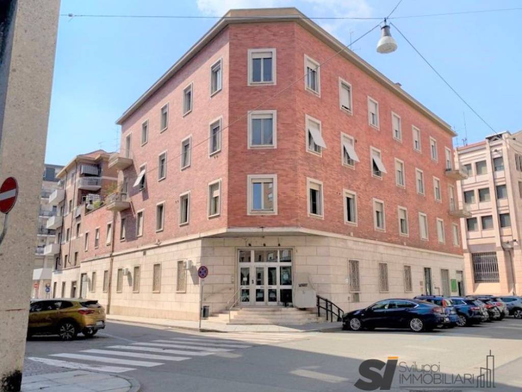 negozio in affitto a Vercelli in zona Centro Città