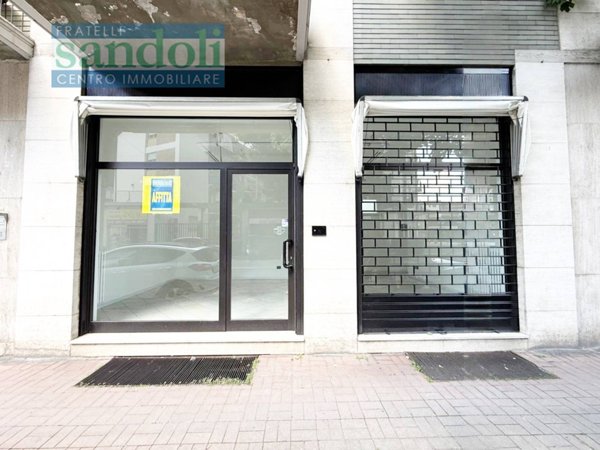 locale commerciale in affitto a Vercelli in zona Ospedale