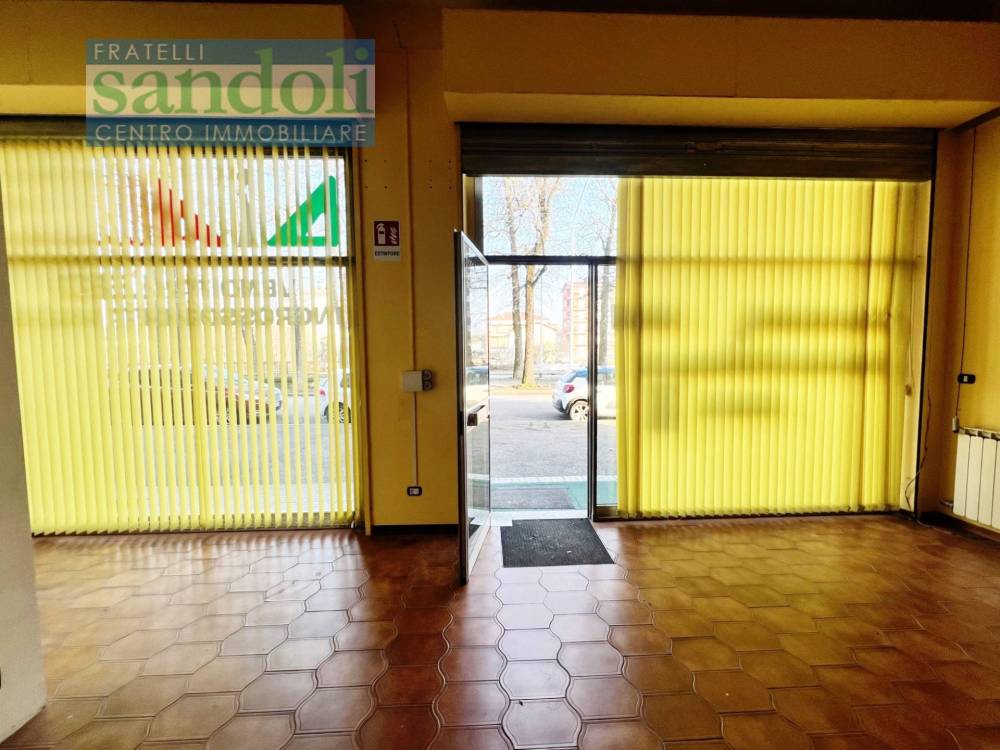 locale commerciale in affitto a Vercelli in zona Ospedale