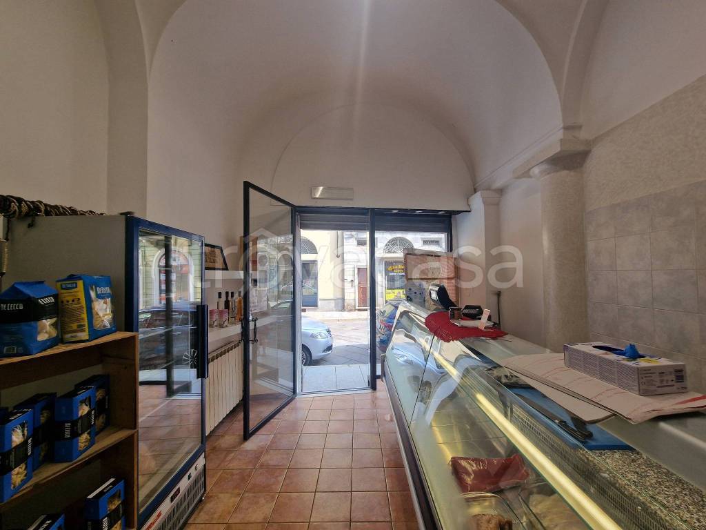 negozio in affitto a Vercelli in zona Centro Città
