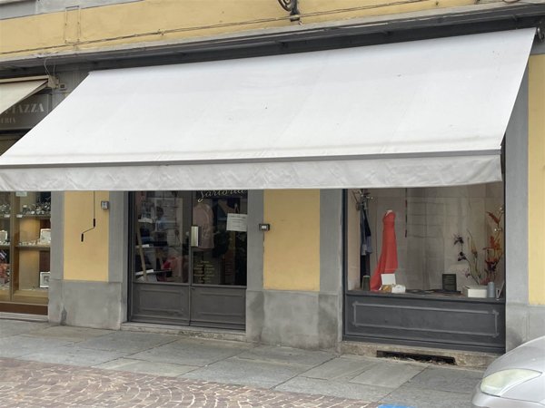 negozio in affitto a Vercelli in zona Centro Città