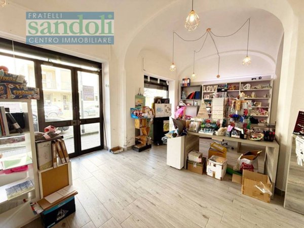 locale commerciale in affitto a Vercelli in zona Corso Prestinari