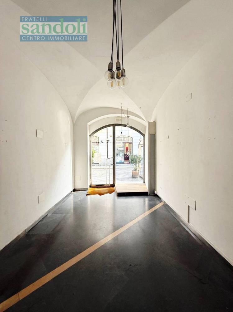 locale commerciale in affitto a Vercelli in zona Centro Città