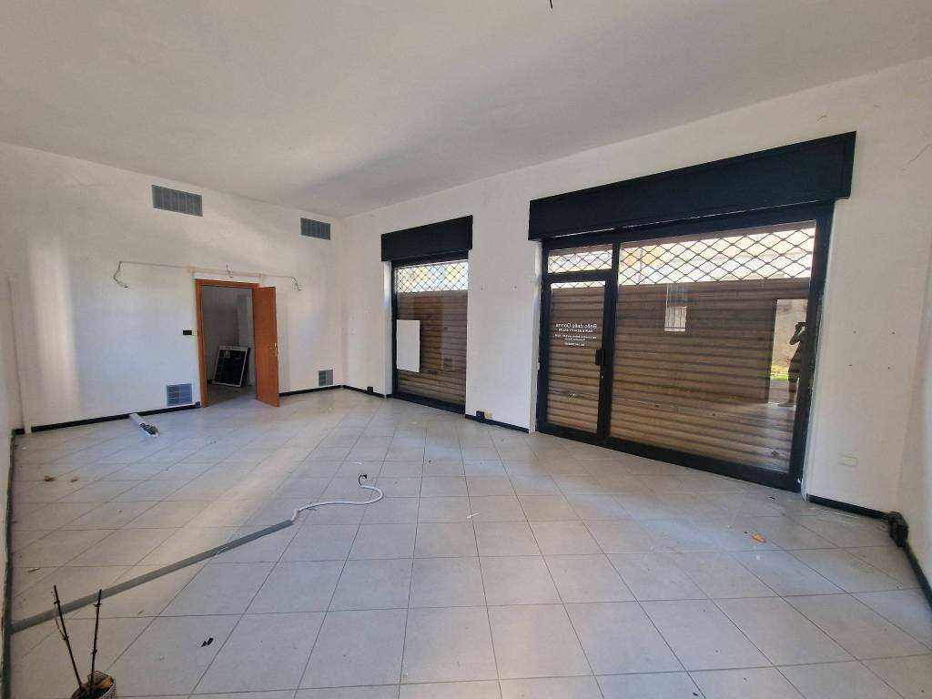 negozio in affitto a Vercelli in zona Ospedale