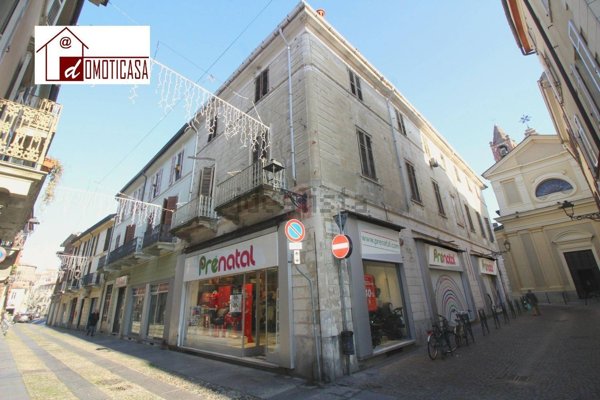 locale commerciale in affitto a Vercelli