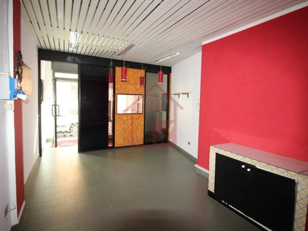 negozio in affitto a Vercelli in zona Centro Città