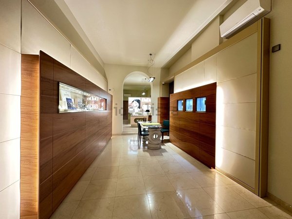 negozio in affitto a Vercelli in zona Centro Città