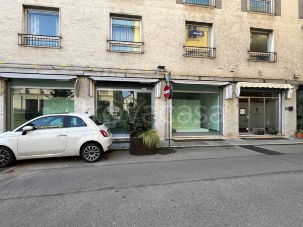negozio in affitto a Vercelli in zona Centro Città
