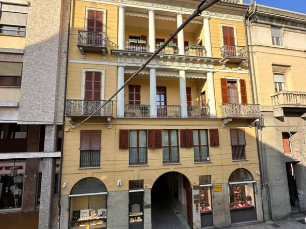 negozio in affitto a Vercelli in zona Centro Città