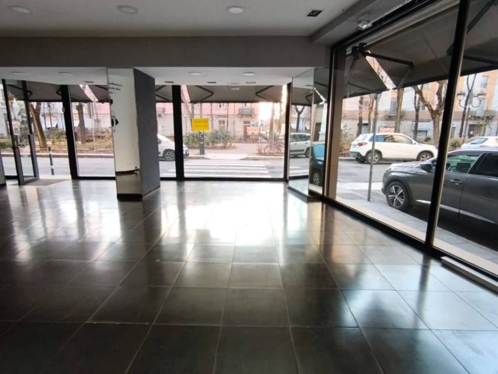 negozio in affitto a Vercelli