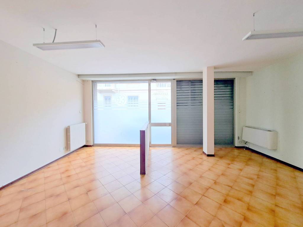 negozio in affitto a Vercelli