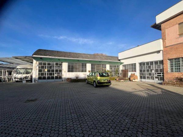 locale commerciale in affitto a Vercelli in zona Porta Torino