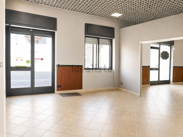 negozio in affitto a Vercelli in zona Cappuccini