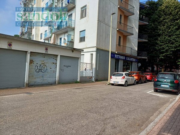 box auto in affitto a Vercelli in zona Via Massaua