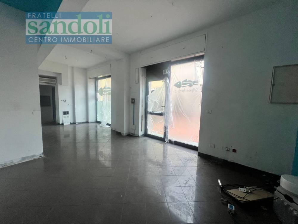 locale commerciale in affitto a Vercelli in zona Centro Città