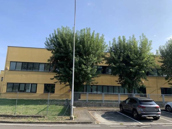 locale commerciale in affitto ad Albinea in zona Crostolo