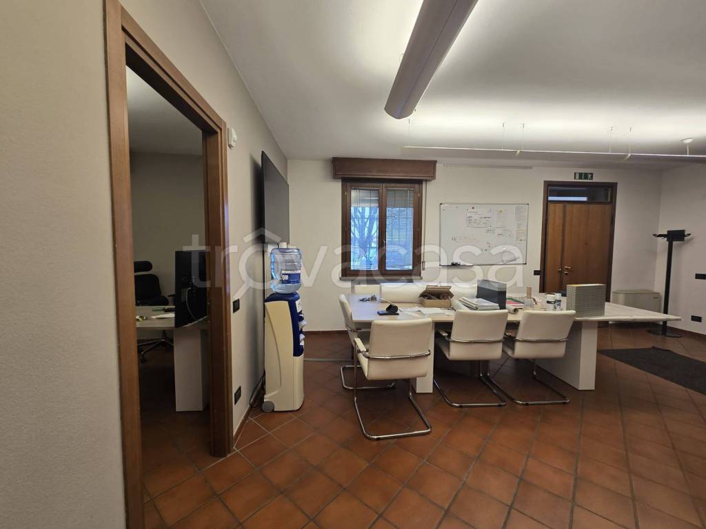 ufficio in affitto a Bagnolo in Piano