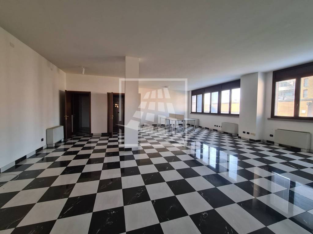 ufficio in affitto a Bagnolo in Piano