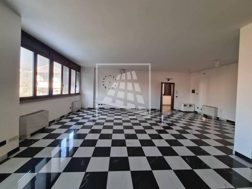 ufficio in affitto a Bagnolo in Piano