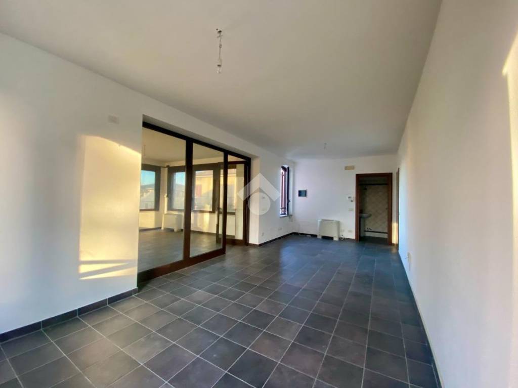 negozio in affitto a Bagnolo in Piano