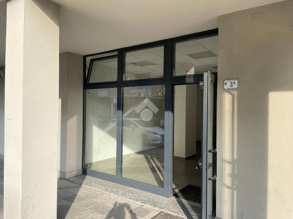 negozio in affitto a Cadelbosco di Sopra