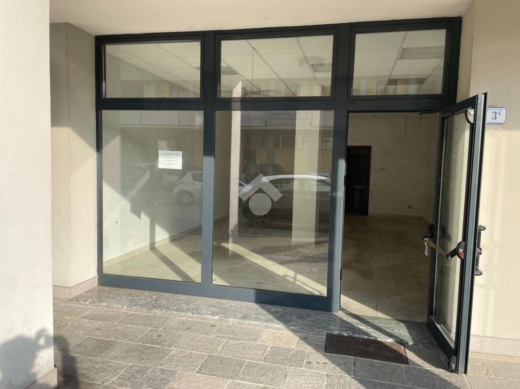 negozio in affitto a Cadelbosco di Sopra