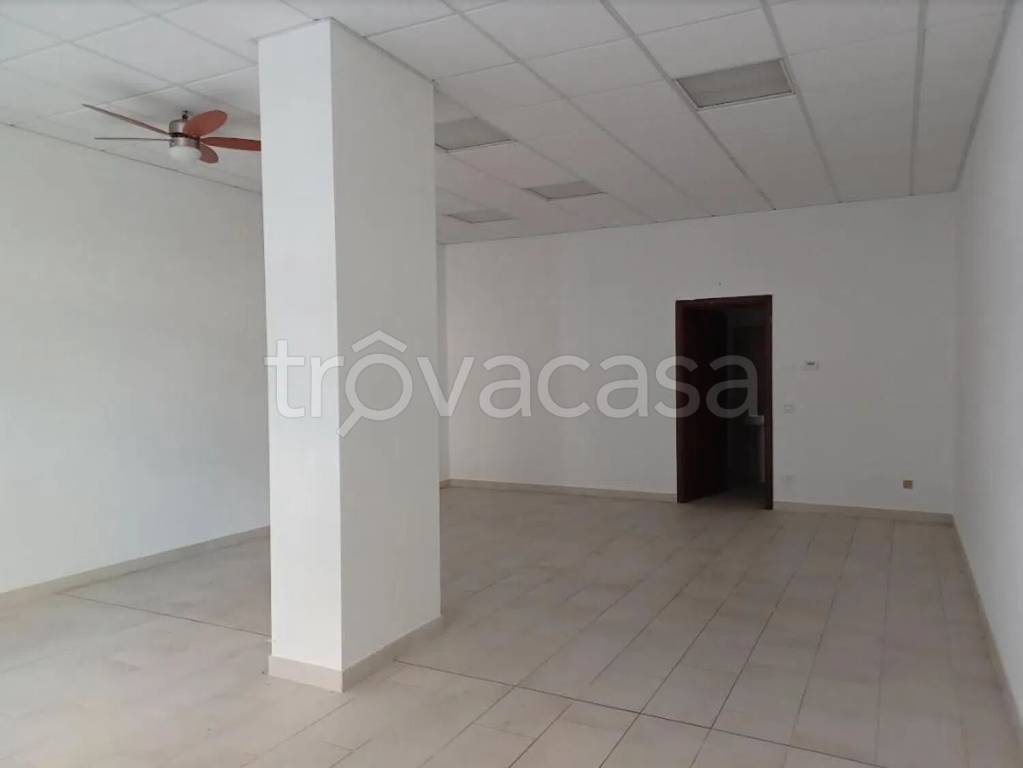 negozio in affitto a Cadelbosco di Sopra