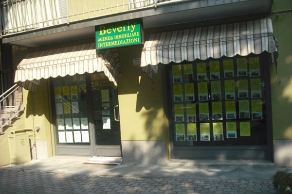 negozio in affitto a Campagnola Emilia