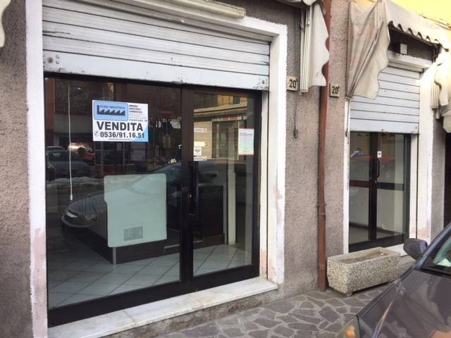 negozio in affitto a Casalgrande in zona Veggia
