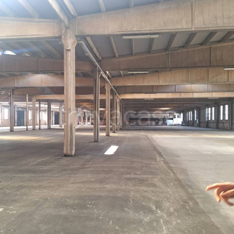 capannone in affitto a Casalgrande